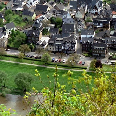 Hotel Zur Winzergenossenschaft Ernst Bagian luar foto