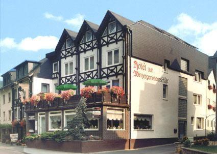 Hotel Zur Winzergenossenschaft Ernst Bagian luar foto