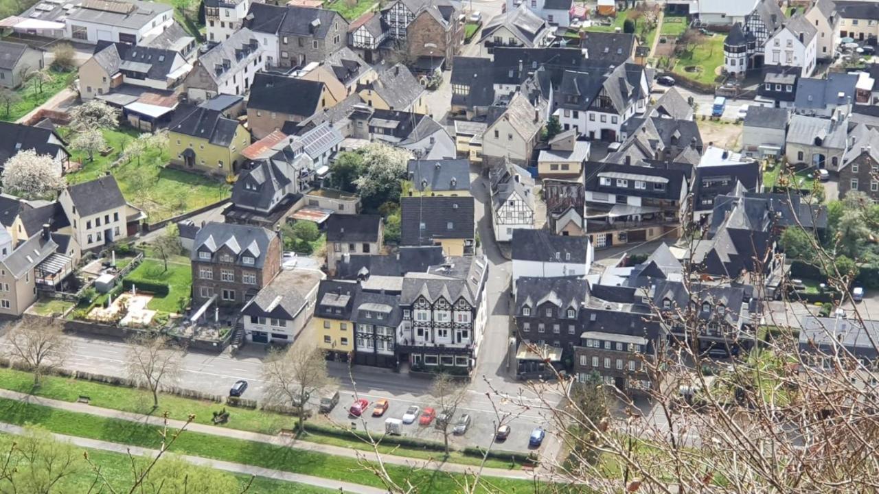 Hotel Zur Winzergenossenschaft Ernst Bagian luar foto