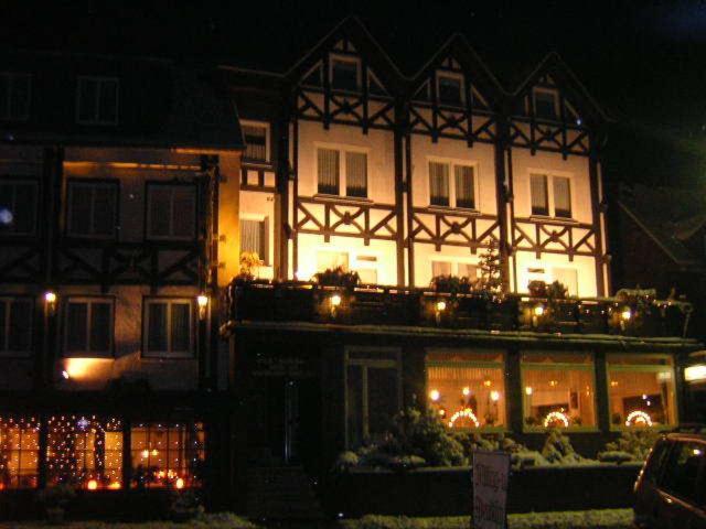 Hotel Zur Winzergenossenschaft Ernst Bagian luar foto