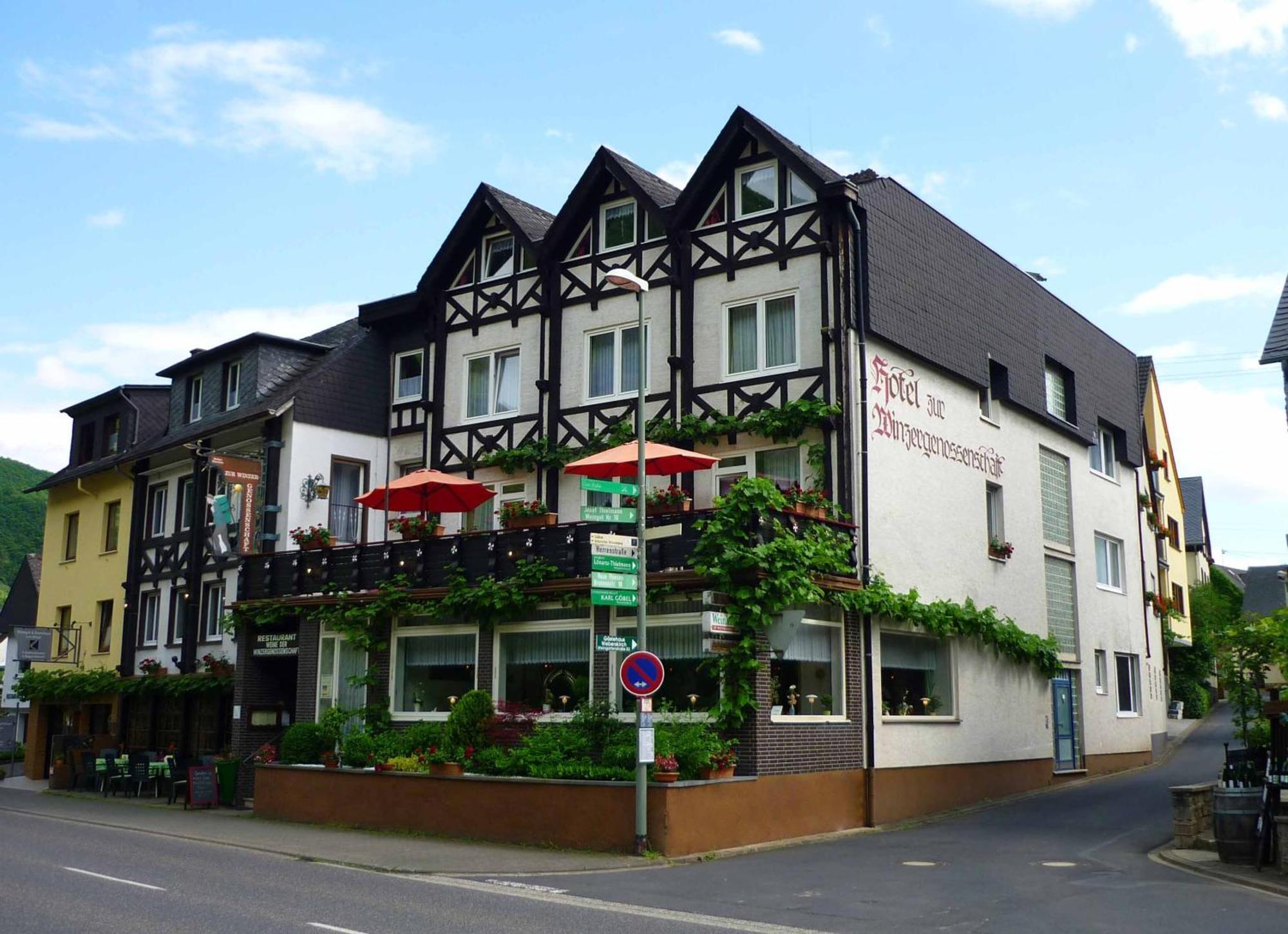 Hotel Zur Winzergenossenschaft Ernst Bagian luar foto