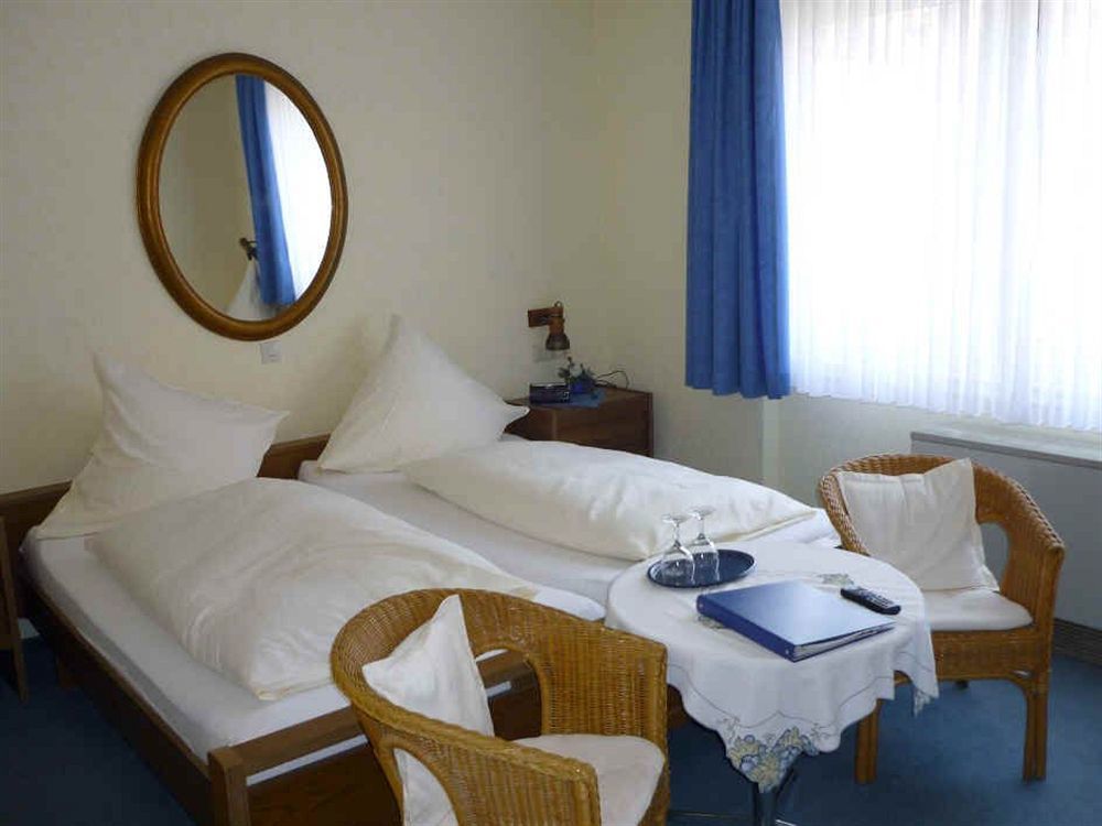 Hotel Zur Winzergenossenschaft Ernst Bagian luar foto