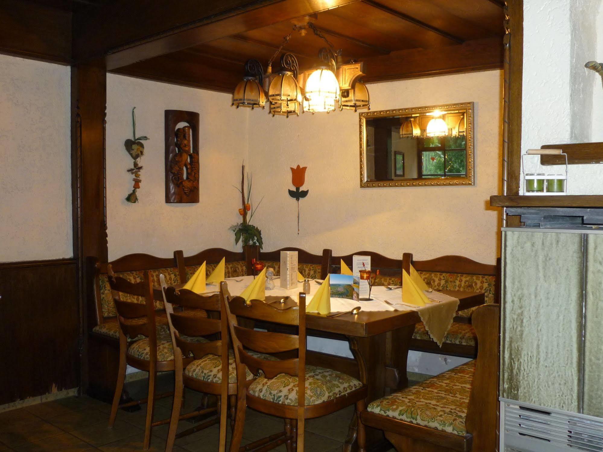 Hotel Zur Winzergenossenschaft Ernst Bagian luar foto